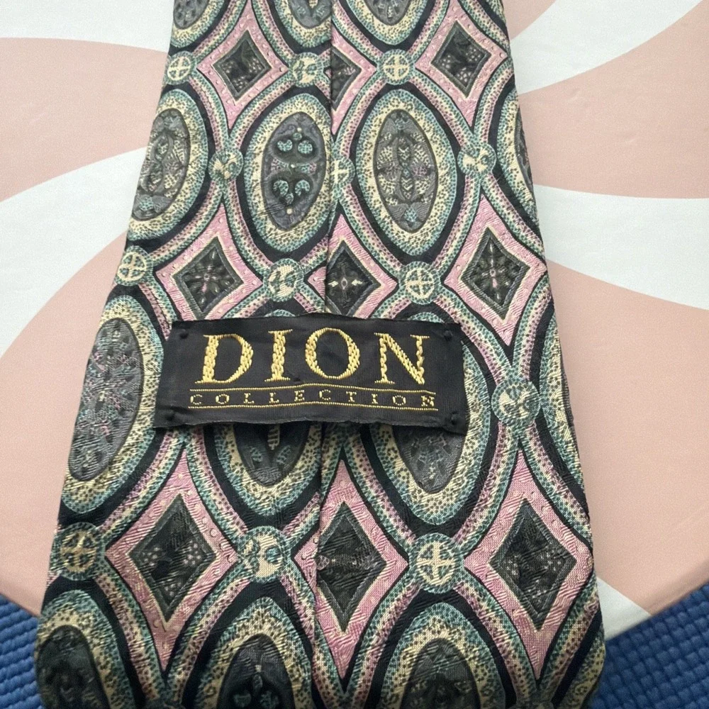 DION COLLECTION MADE IN CANADA TIE- DESIGNER TIES. 100% SILK- Excellent content